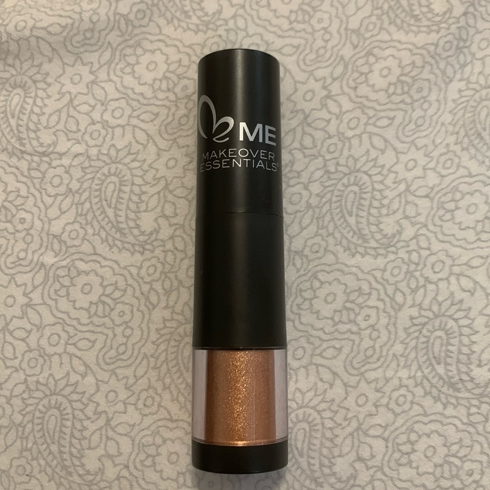 New Me Makeover Essentials bronzer